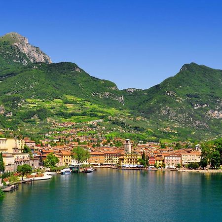 Riva Lago E Spiaggia Apartment 2 - Happy Rentals Екстер'єр фото
