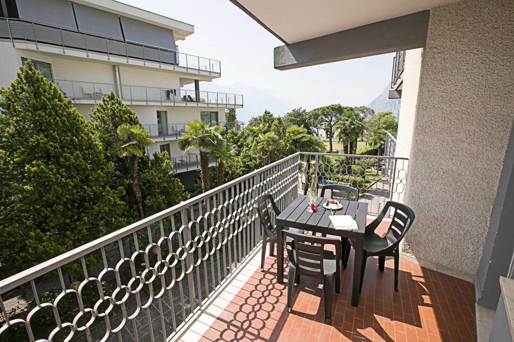 Riva Lago E Spiaggia Apartment 2 - Happy Rentals Екстер'єр фото