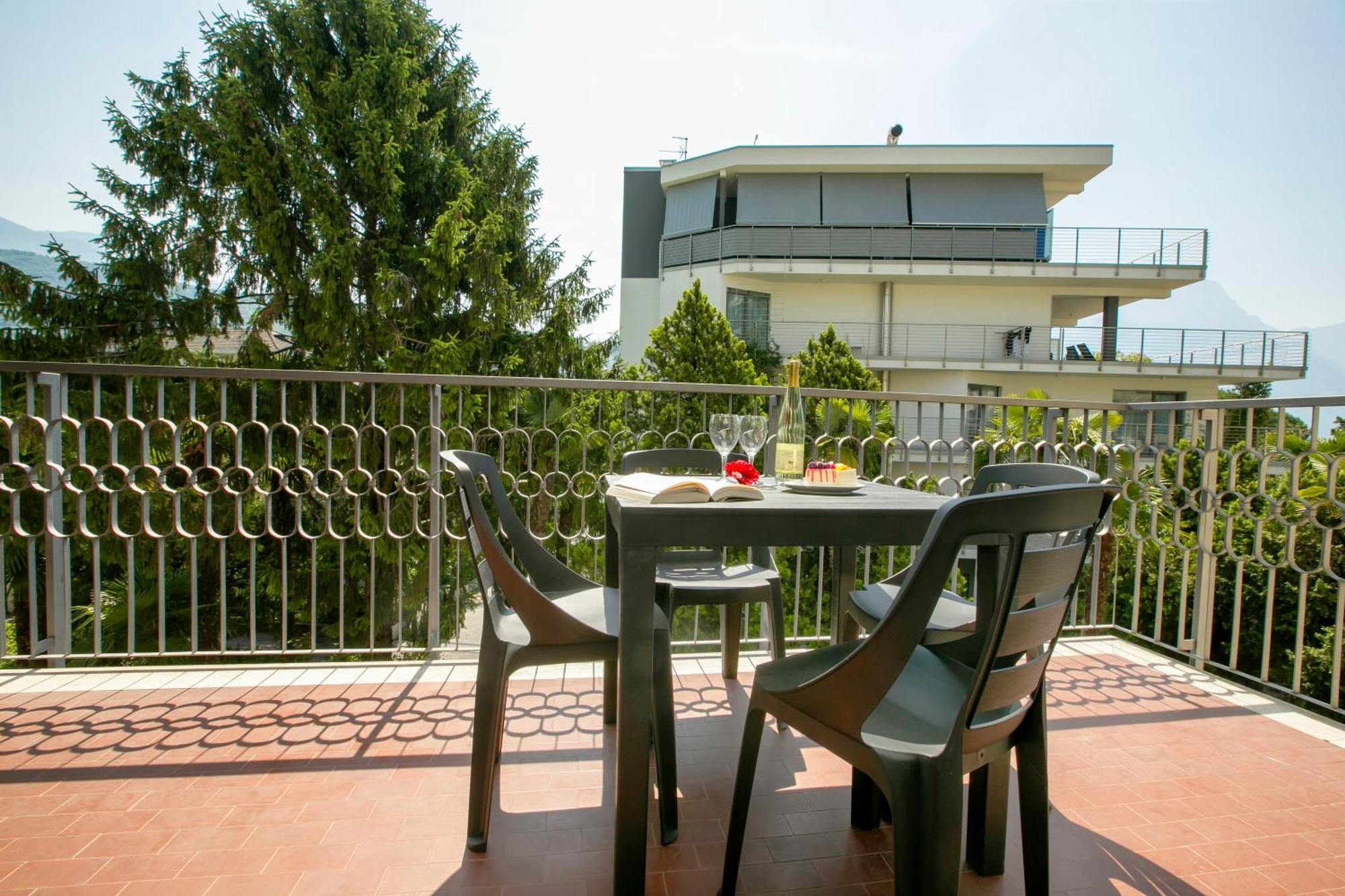 Riva Lago E Spiaggia Apartment 2 - Happy Rentals Екстер'єр фото